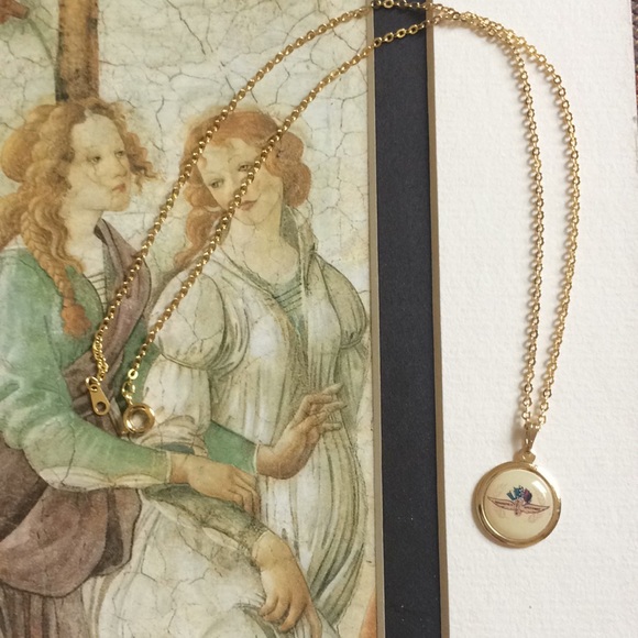 Vintage gold tone pendant with gold tone chain - Picture 3 of 6